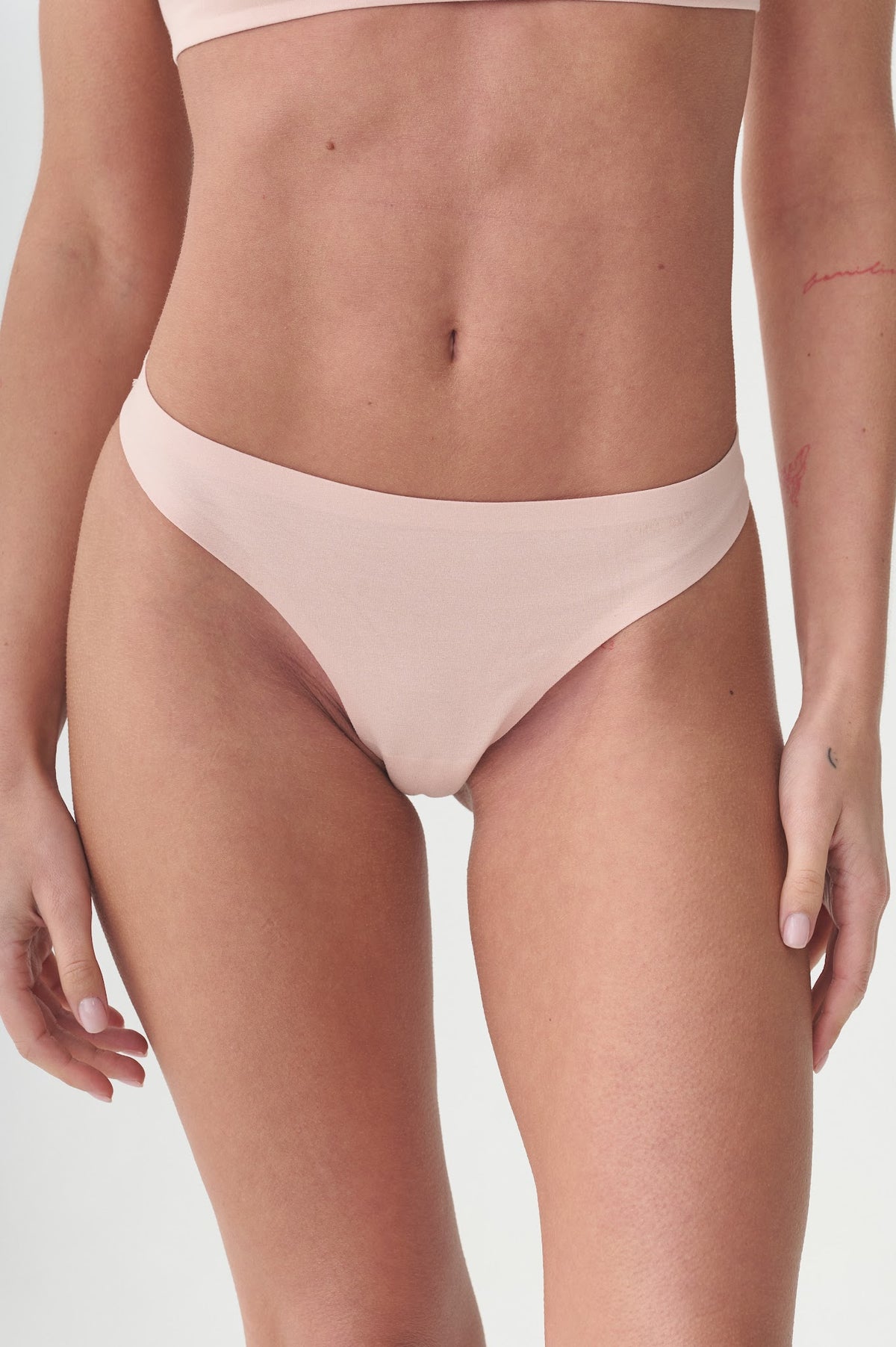 Pack x 3 bombacha colaless de algodón sin costuras - Negro Off White Nude