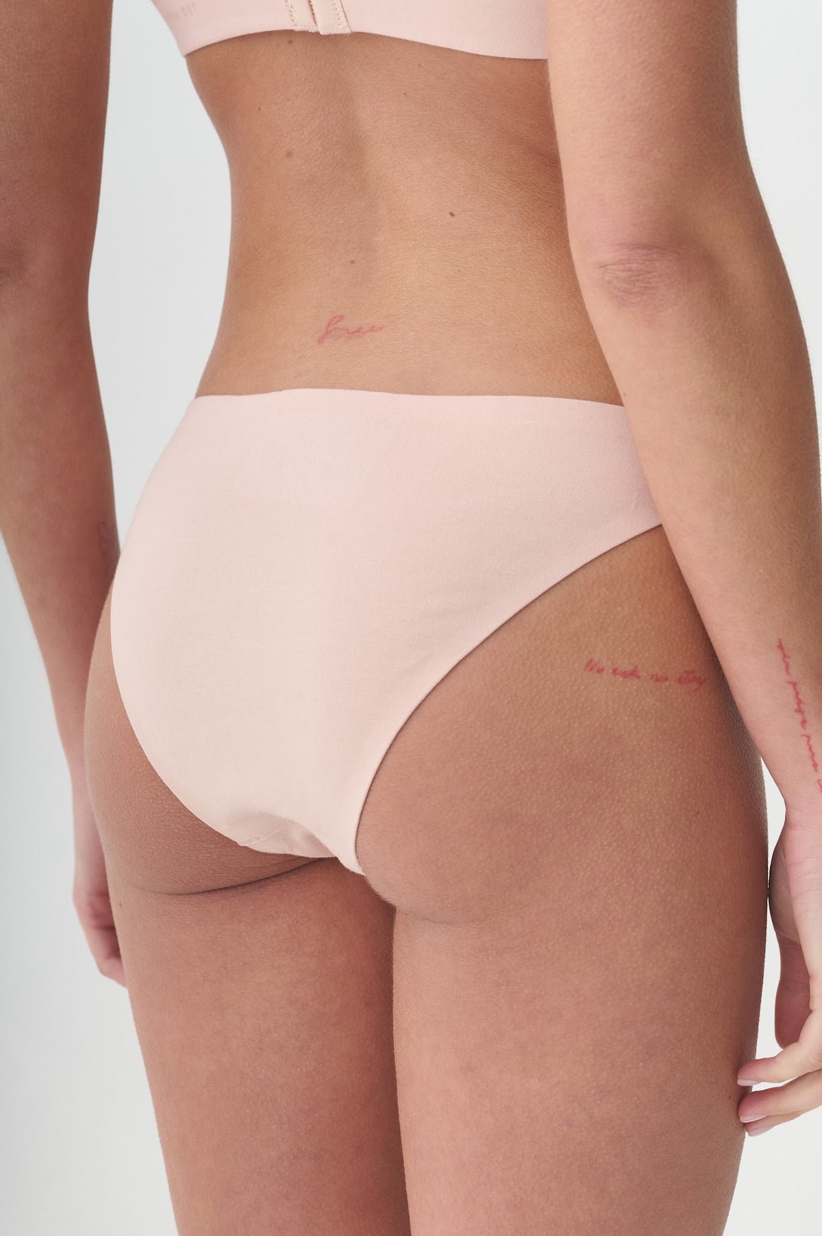 Pack x 3 bombacha vedetina de algodón sin costuras - Negro Off White Nude
